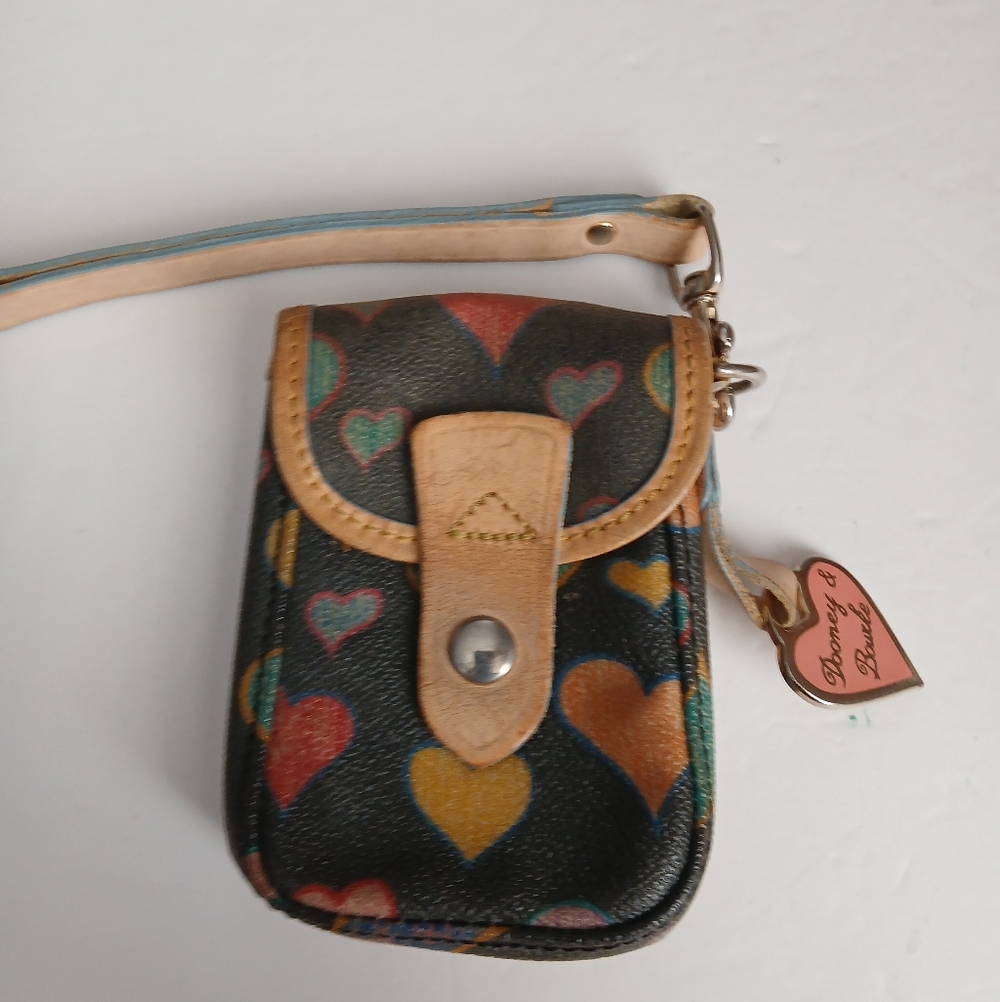 Dooney&Bourke Heart Phone Case/Wristlet